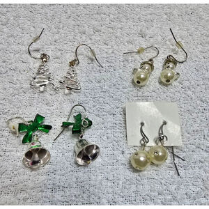 Women's Unbranded Christmas Themed Earrings One Size Silver Green